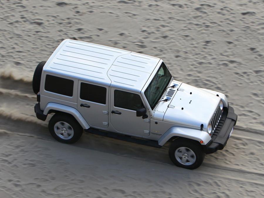  Jeep Wrangler Sahara Unlimited 2011 года  (EU) (фото 23 из 30)